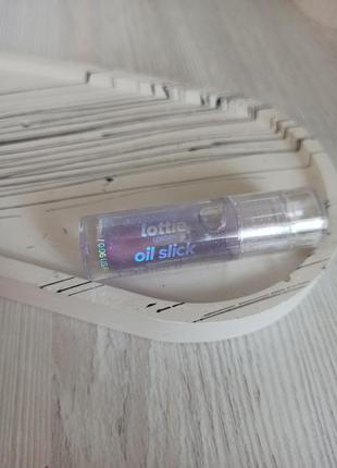 100% веганська олія для губ lottie london oil slick lip oil 'blueberry kiss' 1.8ml