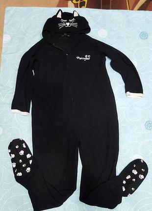 Кугуруми кот, с следами, капюшоном