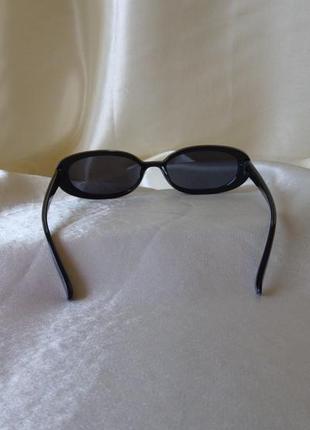 Модні сонцезахисні окуляри чорні вузькі ретро окуляри очки 70094 фото
