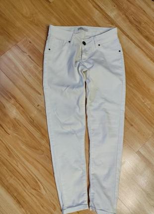 Котоновые белые тонкие джинси
