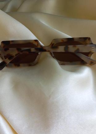 Модні сонцезахисні окуляри ретро вузькі леопардові окуляри нові очки 70505 фото