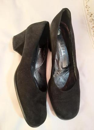 Черные замшевые женские туфли1 фото