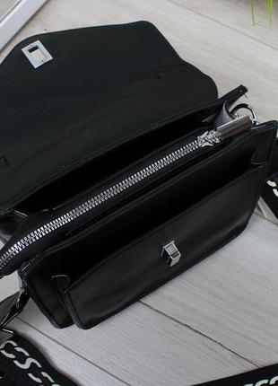 Мʼяка жіноча сумка в чорному кольорі комфортна модель на плече топ якості2 фото