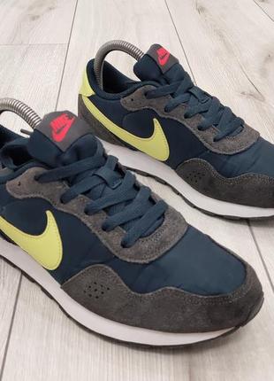 Жіночі кросівки nike — valiant (25,5 см)