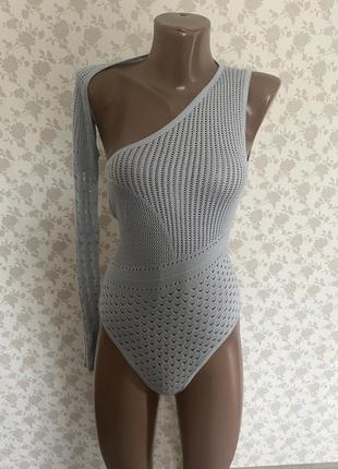 Боди вязаный на один рукав размером s от prettylittlething