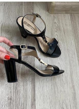 Стильные открытые туфли черные босоножки размер 38