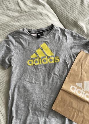 Adidas сіра бавовняна футболка з лого оригінал xs s3 фото