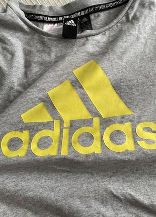 Adidas сіра бавовняна футболка з лого оригінал xs s5 фото