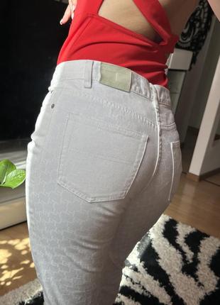 #разгрузка крутые белые джинсы tommy с лого , актуальные на весну/лето3 фото