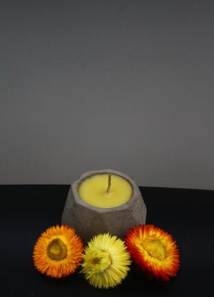 Свічка в бетоні1 фото