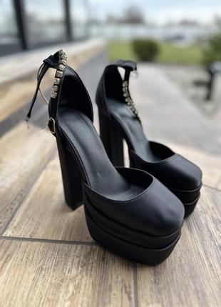 Туфлі у стилі versace. туфлі жіночі братц чорні.2 фото