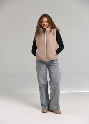 Вкорочена весняна жилетка безрукавка на блискавці, жилет короткий на весну