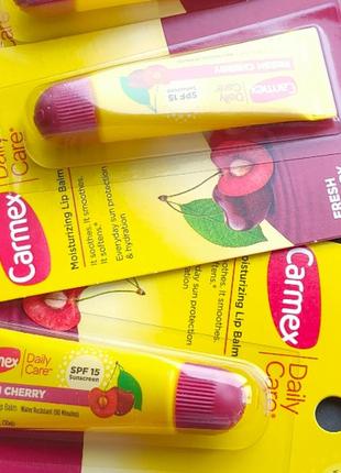 Зволожуючий бальзам для губ carmex