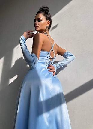Неймовірна атласна сукня зі сміливим розрізом6 фото