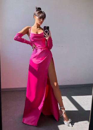 Неймовірна атласна сукня зі сміливим розрізом2 фото
