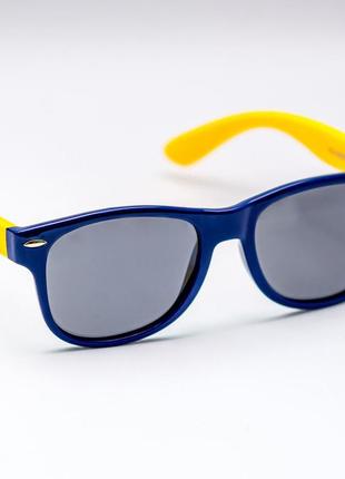 Детские солнцезащитные очки гибкие неламайки в пластиковой черной оправе яркие дужки с поляризацией синий