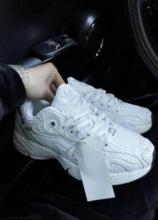 Женские кроссовки. nice kicks yeezy custom dress for women 👟 женские белоснежные текстильные кроссовки адидас2 фото