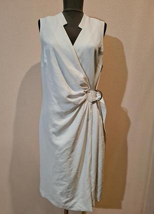 Белое платье на запах