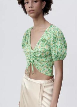 Укороченный зелёный топ в ромашки zara (размер 38)