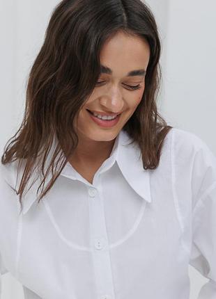 Женская укороченная рубашка белая со швами спереди