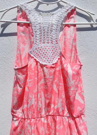 Яркое лёгкое летнее розовое платье с кружевом на спине gemo франция3 фото