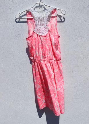 Яркое лёгкое летнее розовое платье с кружевом на спине gemo франция2 фото