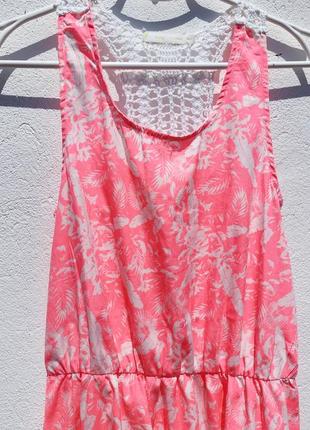 Яркое лёгкое летнее розовое платье с кружевом на спине gemo франция5 фото