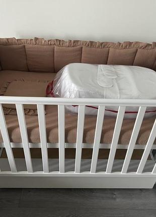 Постельный комплект в детскую кровать в очень хорошем состоянии1 фото