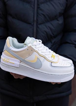 Женские демисезонные спортивные кроссовки nike air force 1 shadow white yellow