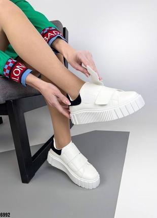 Кроссовки на липучках на платформе белые код 255