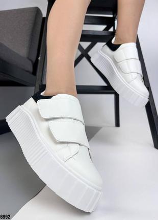 Кроссовки на липучках на платформе белые код 255