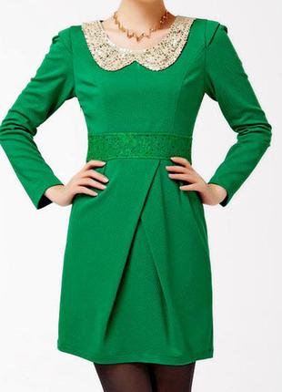 Платье зеленое с воротничком с бисера и с длинным рукавом размер m