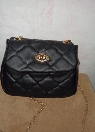 Чорна сумочка