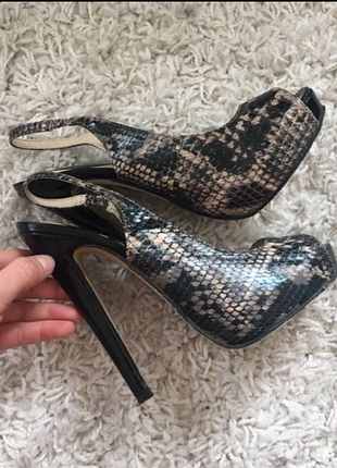 Шикарні босоніжки