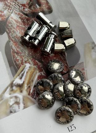 Комплект фурнитуры серебро на курточке ветровое в мастерскую3 фото