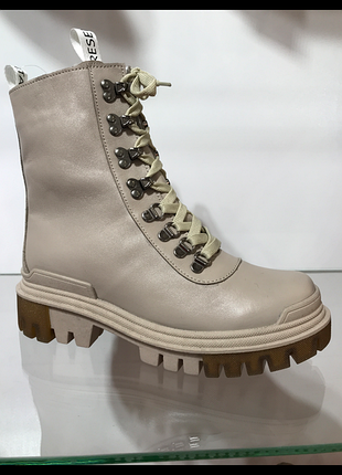 Ботинки из натуральной бежевой кожи на шнурках