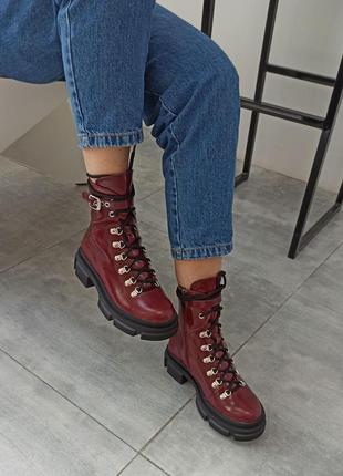 Кожаные лаковые женские ботинки-берцы бордового цвета осень-зима7 фото