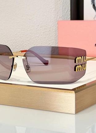 Окуляри у стилі miu miu