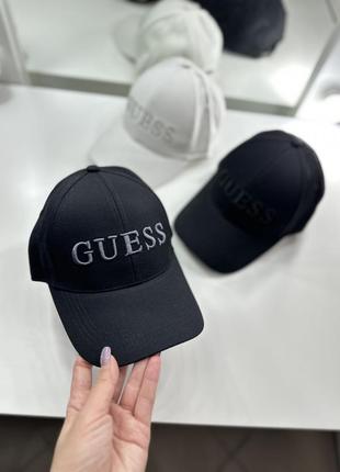 Кепка guess