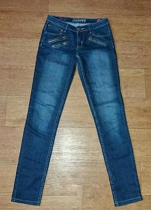 Джинсы женские синие зауженные укороченные