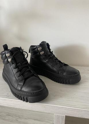 Зимове взуття estro