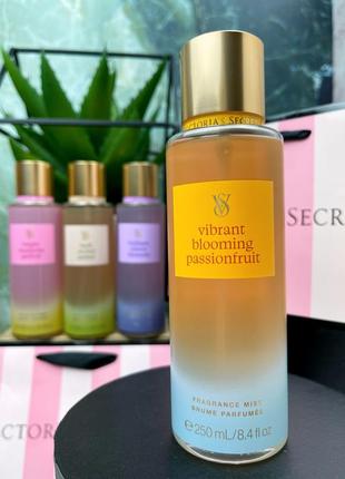 Розпив victoria’s secret vibrant blooming passionfruit парфумований спрей вікторія сікрет секрет