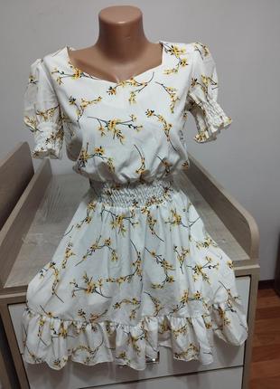 Женское платье в цветочек