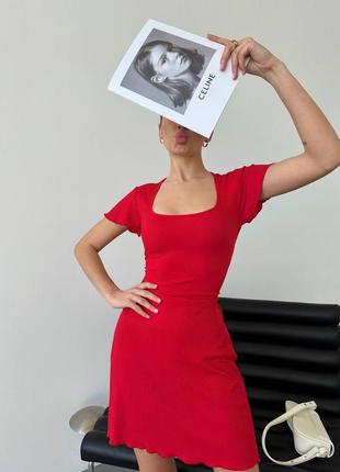 Женское стильное легкое тонкое красное мини платье в рубчик с коротким рукавом.3 фото