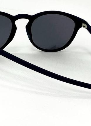 Сонцезахисні окуляри жіночі круглі в пластиковій матовій оправі з литими носоупорами3 фото