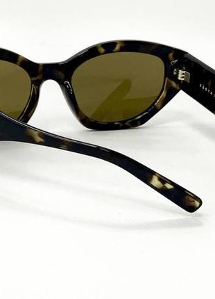 Сонцезахисні окуляри жіночі в широкій плямистій пластиковій оправі з литими носоупорами та широкими дужками2 фото
