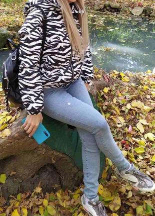 Пуховик женский черно-белый