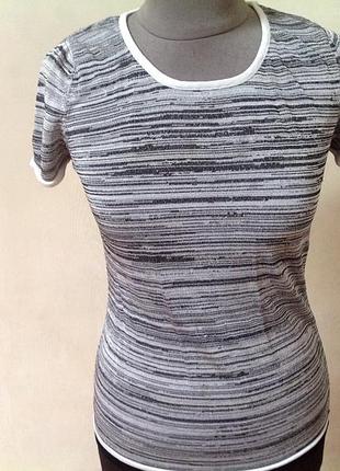 Трикотажна футболка.