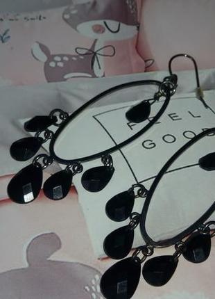 Серьги длинные бижутерия.