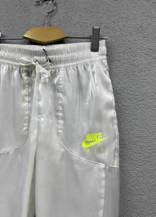 Женские спортивные штаны nike xs оригинальное состояние новых